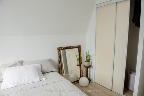 Photo 23 at 27 Sudbury Street, Niagara, Toronto