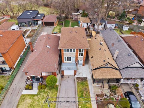 Photo 2 at 80 Cayuga Avenue, Smythe, Toronto