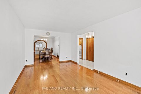 Photo 7 at 80 Cayuga Avenue, Smythe, Toronto