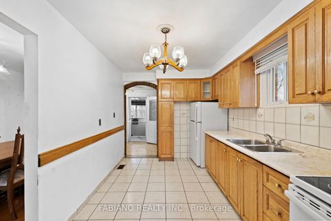 Photo 9 at 80 Cayuga Avenue, Smythe, Toronto