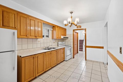 Photo 11 at 80 Cayuga Avenue, Smythe, Toronto