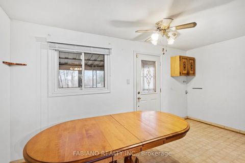 Photo 13 at 80 Cayuga Avenue, Smythe, Toronto