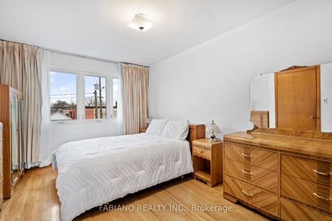 Photo 20 at 80 Cayuga Avenue, Smythe, Toronto