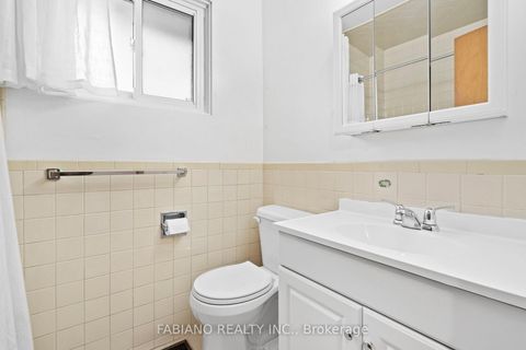 Photo 23 at 80 Cayuga Avenue, Smythe, Toronto