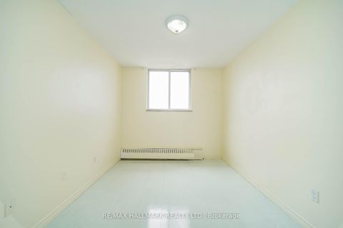 Photo 15 at 411 - 50 LOTHERTON Pathway W, Glen Park, Toronto