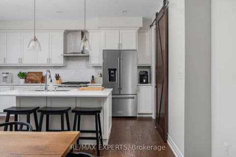 Photo 9 at 293 Kleinburg Summit Way, Kleinburg, Vaughan