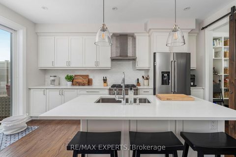 Photo 10 at 293 Kleinburg Summit Way, Kleinburg, Vaughan