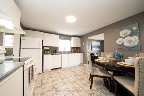 Photo 3 at 49 Browning Trail, Letitia Heights, Barrie