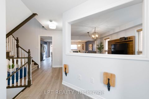 Photo 3 at 51 Catherine Drive, Painswick South, Barrie