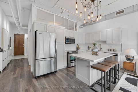 Photo 10 at 211 - 2 Fieldway Road, City Centre West, Toronto