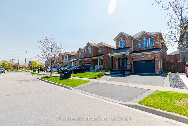 Photo 2 at 6 Duffel Crescent, Georgetown, Halton Hills