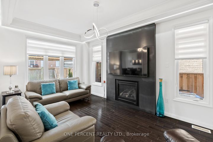 Photo 10 at 6 Duffel Crescent, Georgetown, Halton Hills