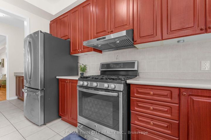 Photo 16 at 6 Canarygrass Drive, Wellington, Brampton