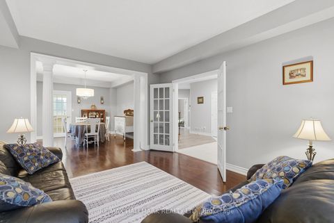 Photo 4 at 897 Oberland Drive, Pinecrest, Oshawa