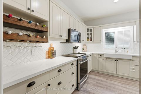 Photo 6 at 897 Oberland Drive, Pinecrest, Oshawa