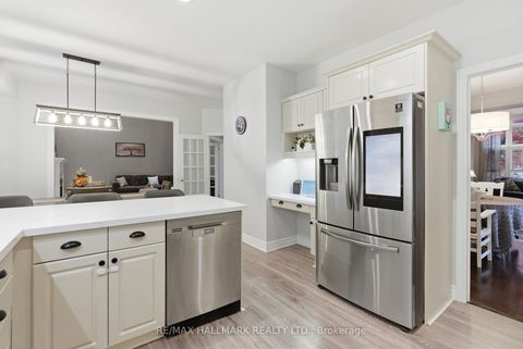 Photo 8 at 897 Oberland Drive, Pinecrest, Oshawa