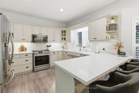 Photo 9 at 897 Oberland Drive, Pinecrest, Oshawa