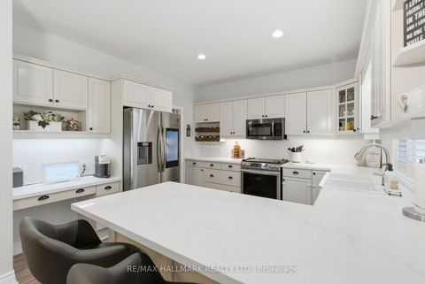 Photo 10 at 897 Oberland Drive, Pinecrest, Oshawa