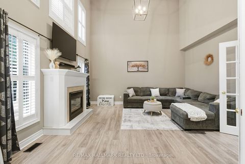 Photo 12 at 897 Oberland Drive, Pinecrest, Oshawa