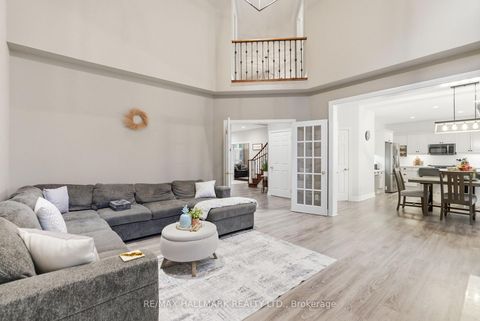 Photo 13 at 897 Oberland Drive, Pinecrest, Oshawa