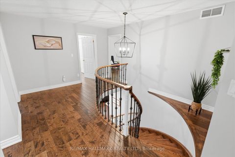 Photo 18 at 897 Oberland Drive, Pinecrest, Oshawa