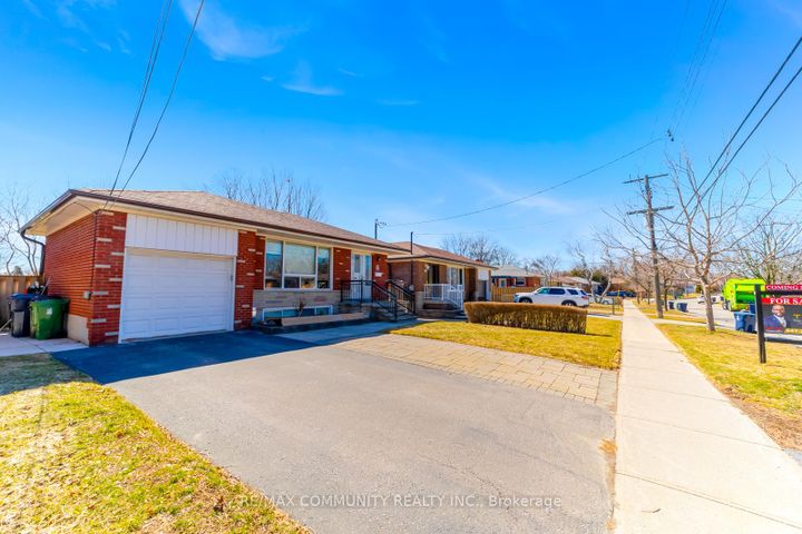 Photo 2 at 17 Madrid Street, Bendale, Toronto