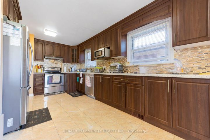 Photo 12 at 17 Madrid Street, Bendale, Toronto