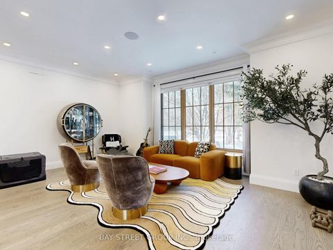 Photo 1 at 31 Evergreen Gardens, Leaside, Toronto