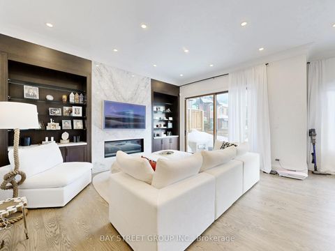 Photo 6 at 31 Evergreen Gardens, Leaside, Toronto