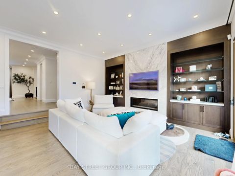 Photo 7 at 31 Evergreen Gardens, Leaside, Toronto