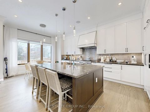 Photo 12 at 31 Evergreen Gardens, Leaside, Toronto