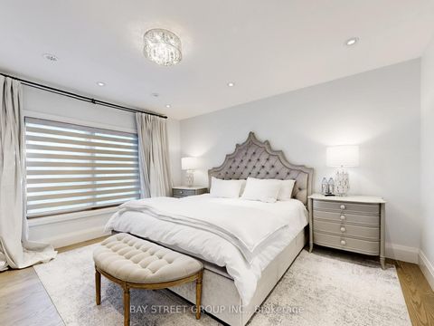 Photo 18 at 31 Evergreen Gardens, Leaside, Toronto