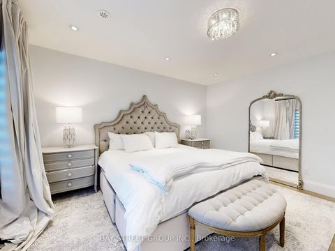 Photo 19 at 31 Evergreen Gardens, Leaside, Toronto