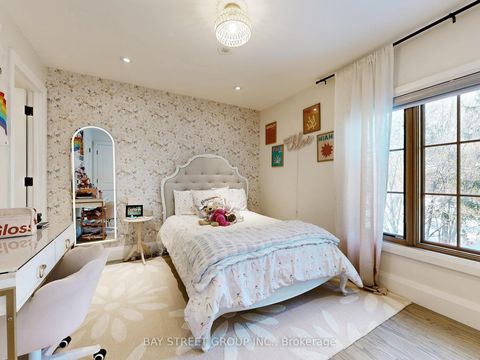 Photo 21 at 31 Evergreen Gardens, Leaside, Toronto