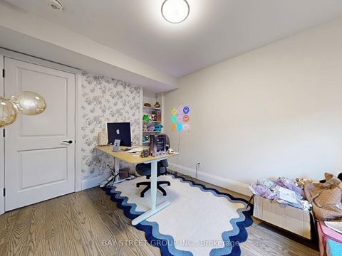 Photo 24 at 31 Evergreen Gardens, Leaside, Toronto