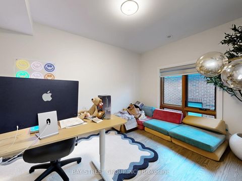 Photo 25 at 31 Evergreen Gardens, Leaside, Toronto