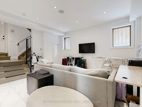 Photo 31 at 31 Evergreen Gardens, Leaside, Toronto