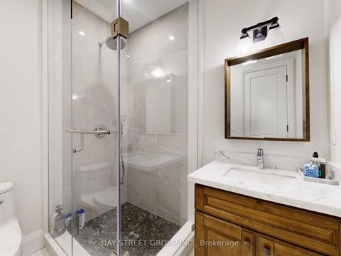 Photo 35 at 31 Evergreen Gardens, Leaside, Toronto