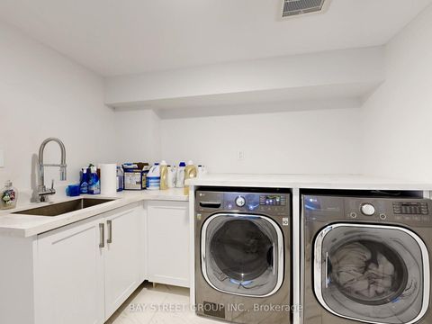 Photo 36 at 31 Evergreen Gardens, Leaside, Toronto