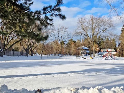 Photo 37 at 31 Evergreen Gardens, Leaside, Toronto