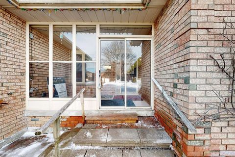 Photo 4 at 9 COATES Crescent, Oak Ridges Lake Wilcox, Richmond Hill