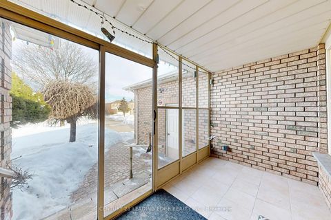 Photo 5 at 9 COATES Crescent, Oak Ridges Lake Wilcox, Richmond Hill