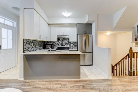 Photo 7 at 33 - 181 Parktree Drive, Maple, Vaughan