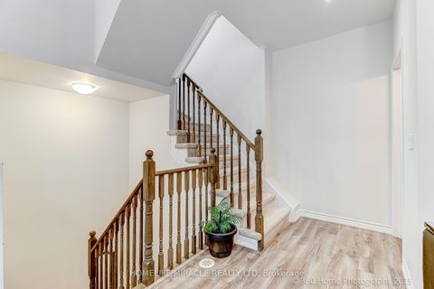 Photo 10 at 33 - 181 Parktree Drive, Maple, Vaughan