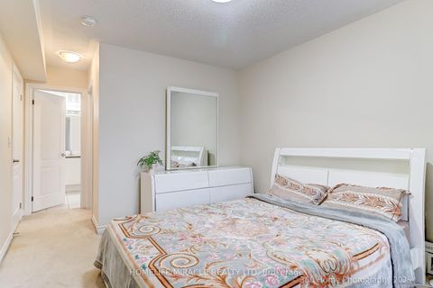 Photo 20 at 33 - 181 Parktree Drive, Maple, Vaughan