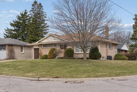 Photo 2 at 442 Cunningham Avenue, McLaughlin, Oshawa
