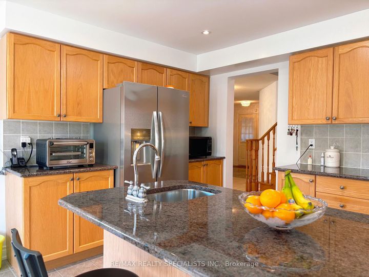 Photo 6 at 796 Alliance Court, East Credit, Mississauga