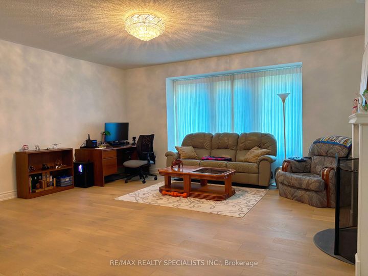 Photo 13 at 796 Alliance Court, East Credit, Mississauga