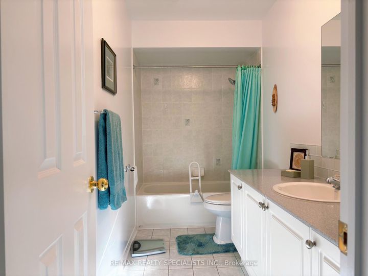 Photo 17 at 796 Alliance Court, East Credit, Mississauga