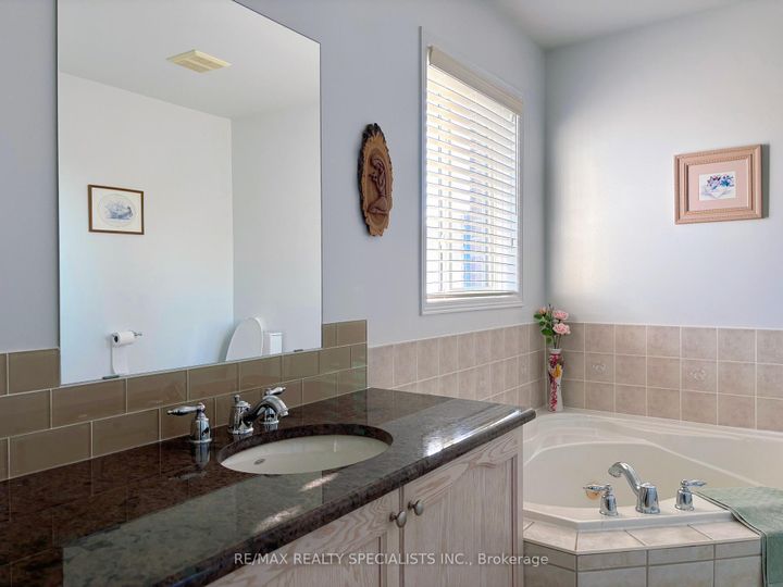 Photo 19 at 796 Alliance Court, East Credit, Mississauga